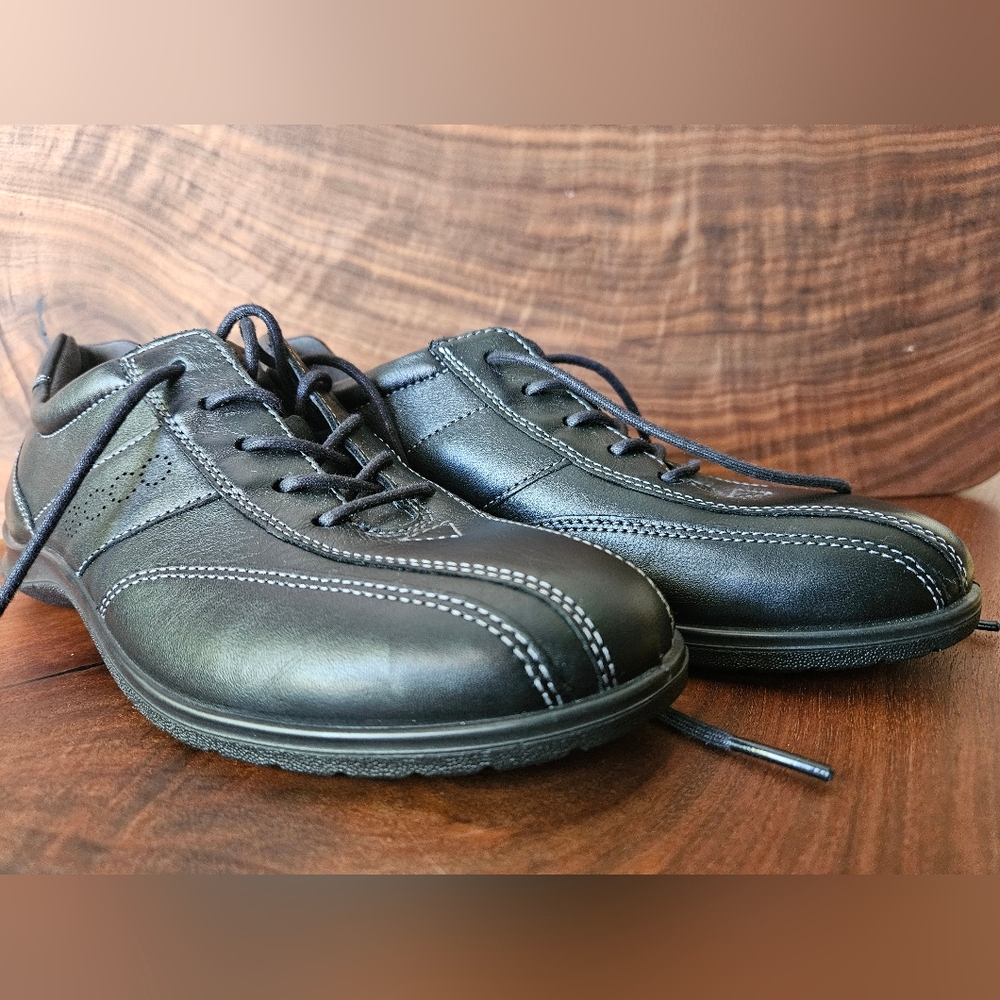 ECCO leather shoes lace up black shock point - Women size 37 (6.5 US)